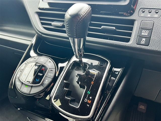 Toyota VOXY 2018-08 28634-22
