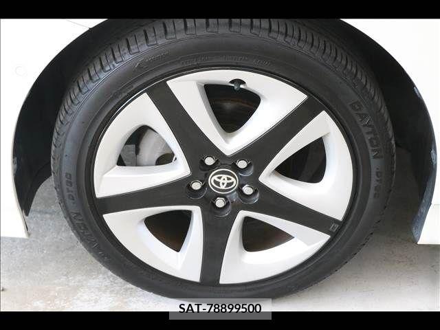 Toyota PRIUS 2017-06 282199-6