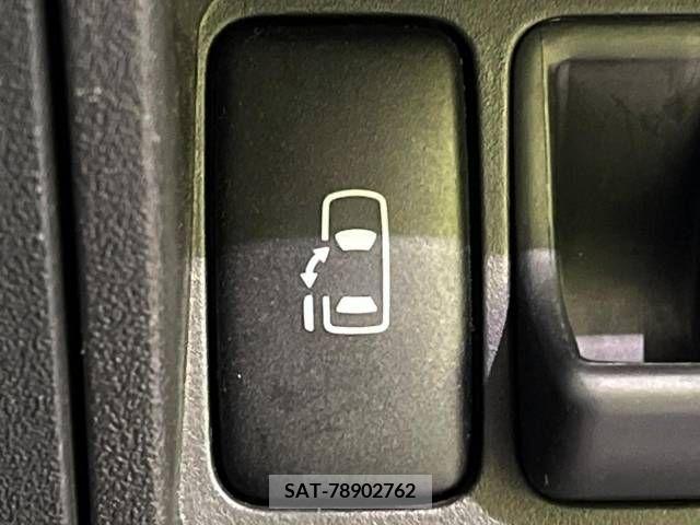 Toyota SIENTA 2014-01 368207-3