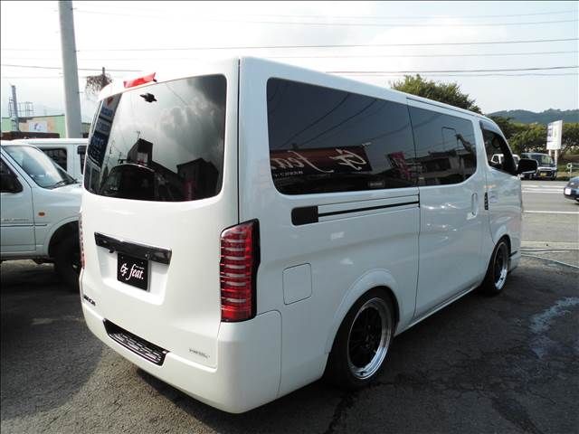Nissan NV350 Caravan 2012-09 194980-1