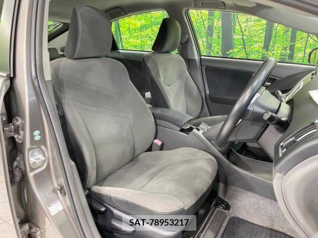 Toyota PRIUS 2011-10 341006-8