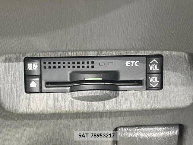 Toyota PRIUS 2011-10 341006-5