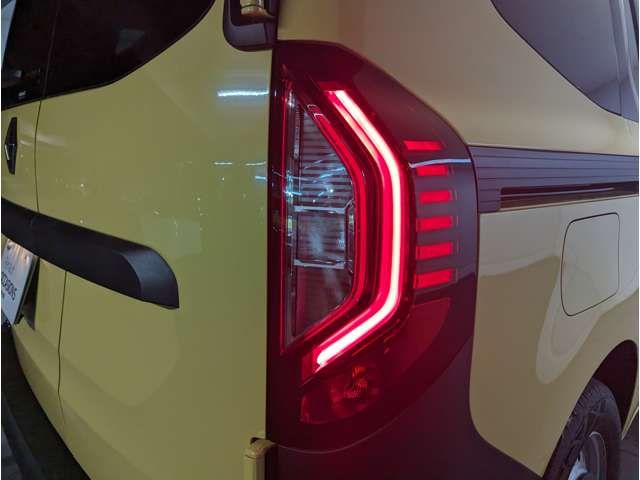 Renault KANGOO 2023-05 19423-8