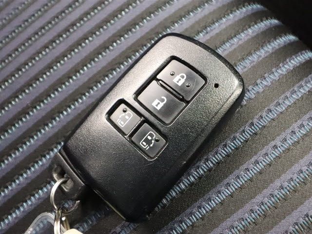 Toyota VOXY 2014-11 21854-27