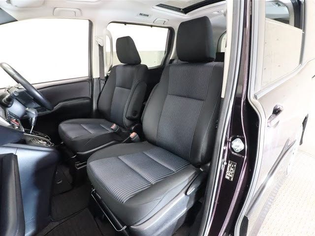 Toyota VOXY 2014-11 21854-5