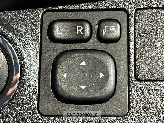 Toyota VITZ 2018-04 221509-10