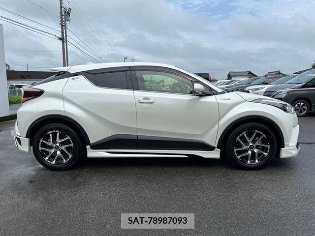 Toyota C-HR 2017-03 350559-15