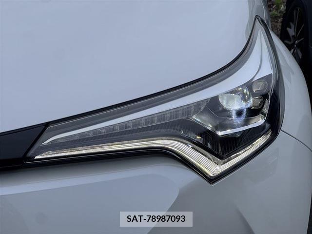 Toyota C-HR 2017-03 350559-10