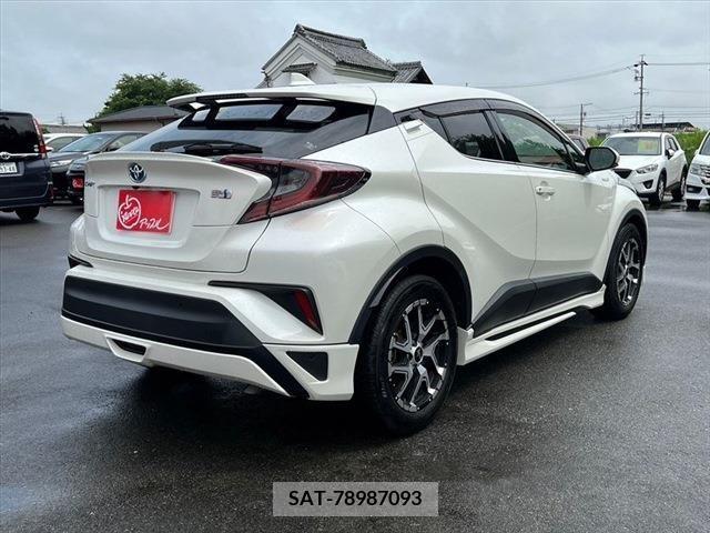 Toyota C-HR 2017-03 350559-17