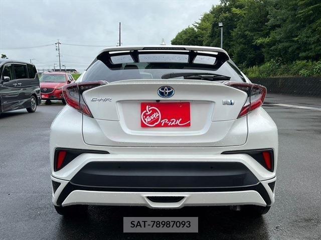 Toyota C-HR 2017-03 350559-16