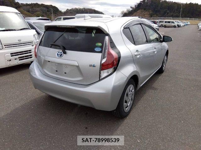Toyota AQUA 2017-03 213282-1