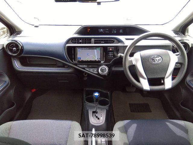 Toyota AQUA 2017-03 213282-3