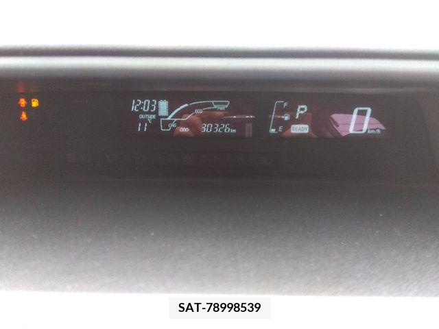 Toyota AQUA 2017-03 213282-7
