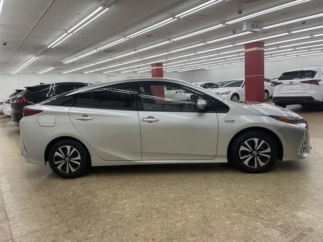 Toyota PRIUS PHV 2017-03 21449-3