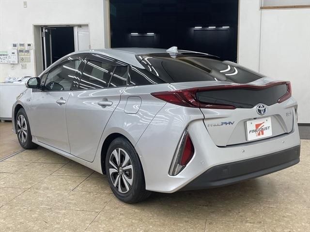 Toyota PRIUS PHV 2017-03 21449-6