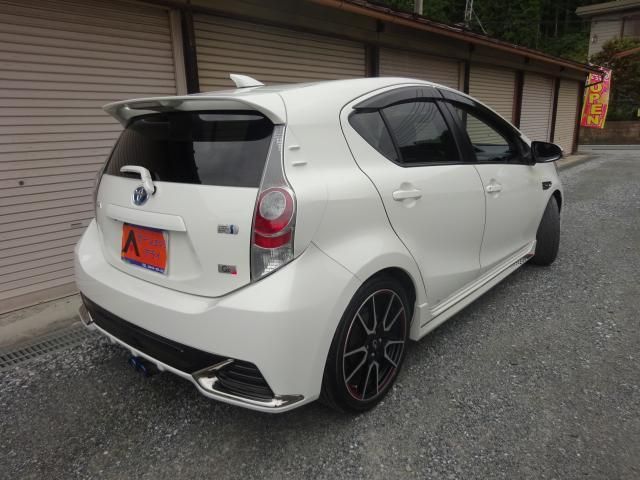 Toyota AQUA 2014-06 181965-8
