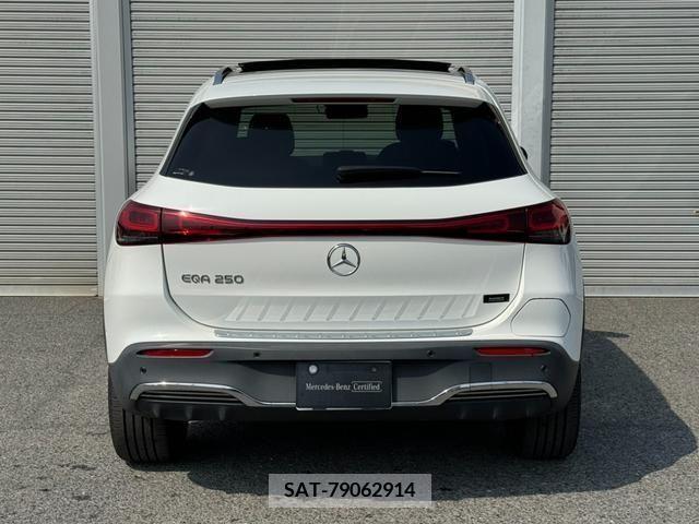 Mercedes Benz EQA 2021-06 210090-3
