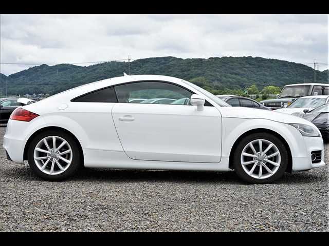 Audi TT 2012-06 8321-10