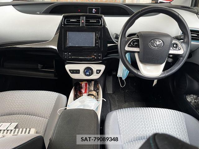 Toyota PRIUS 2016-02 282191-1