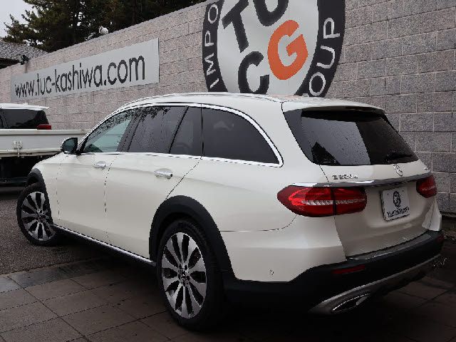 Mercedes Benz E-CLASS 2019-04 183153-12