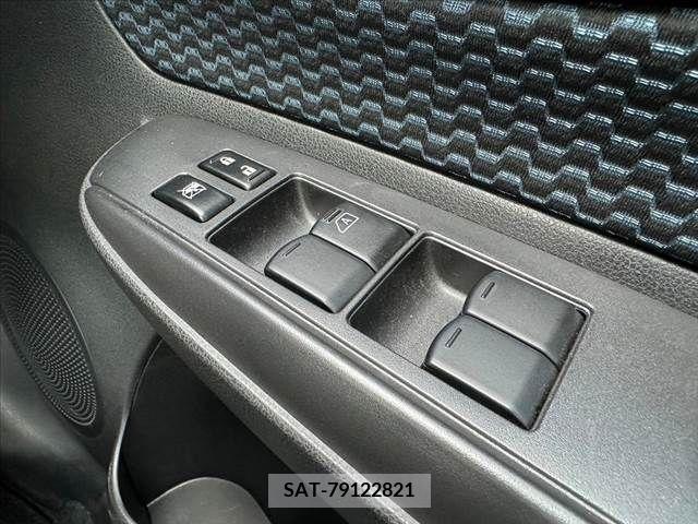 Nissan NOTE 2015-04 251005-16