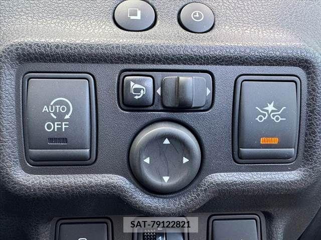 Nissan NOTE 2015-04 251005-14
