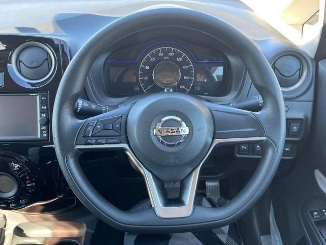 Nissan NOTE 2018-08 15982-11