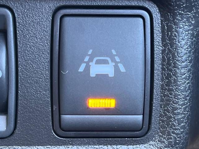 Nissan NOTE 2018-08 15982-4