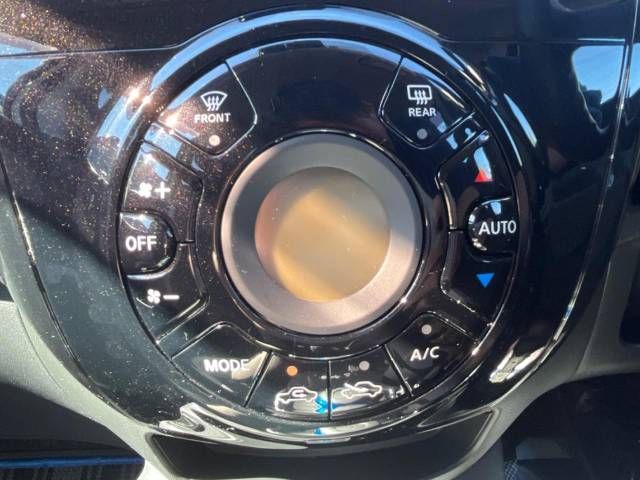 Nissan NOTE 2018-08 15982-7
