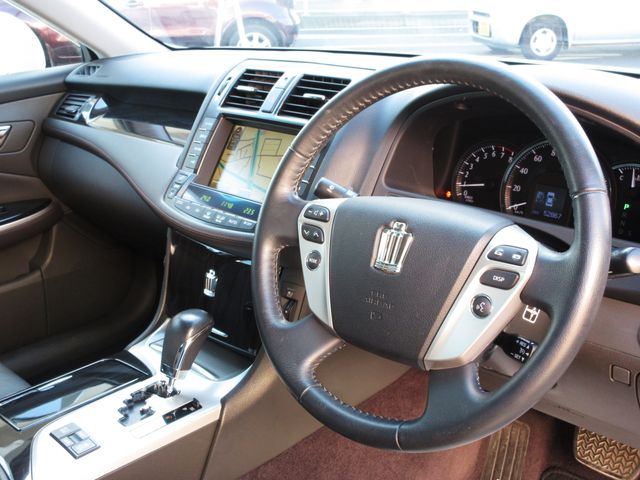 Toyota CROWN SEDAN 2010-08 181882-10