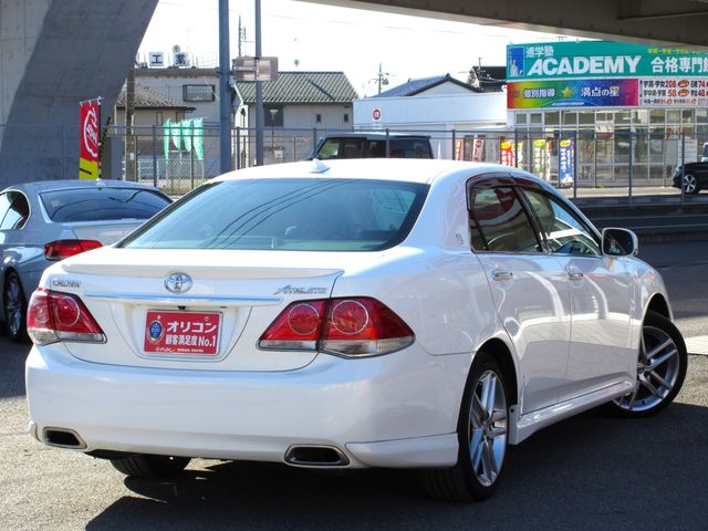 Toyota CROWN SEDAN 2010-08 181882-2
