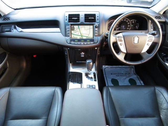 Toyota CROWN SEDAN 2010-08 181882-1