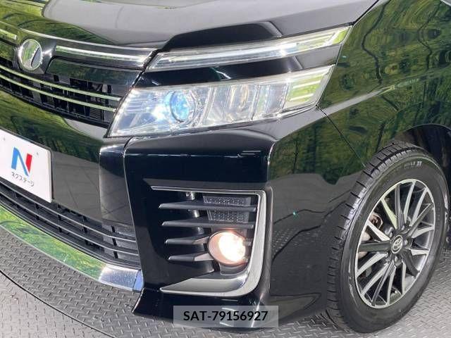 Toyota VOXY 2015-01 210139-14