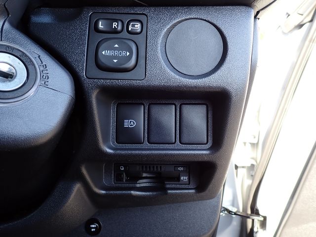 Toyota HIACE VAN 2020-10 187745-14