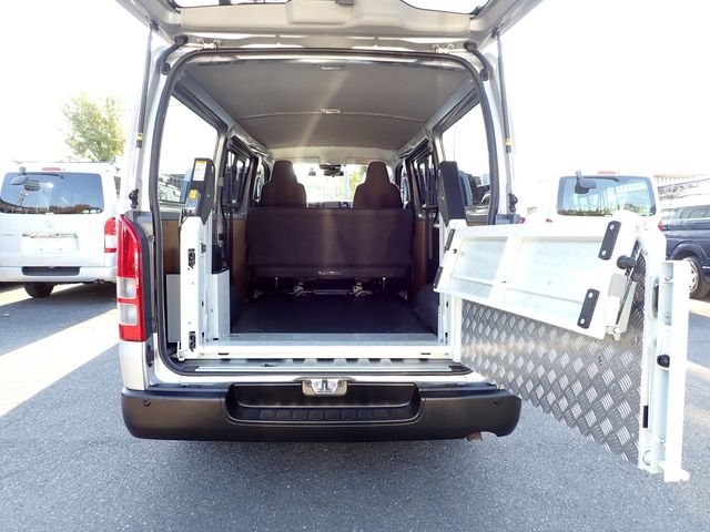Toyota HIACE VAN 2020-10 187745-6
