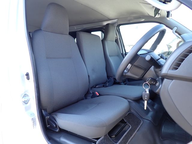 Toyota HIACE VAN 2020-10 187745-19
