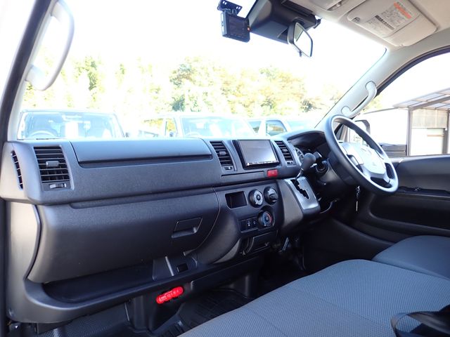 Toyota HIACE VAN 2020-10 187745-21