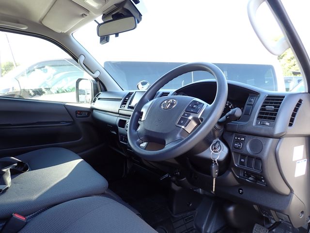 Toyota HIACE VAN 2020-10 187745-18