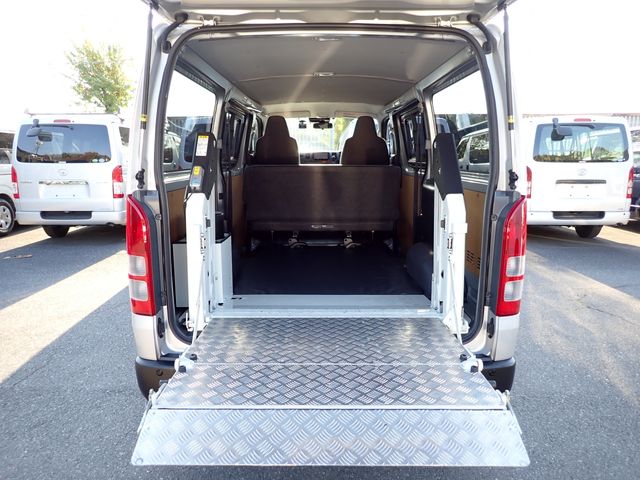 Toyota HIACE VAN 2020-10 187745-7
