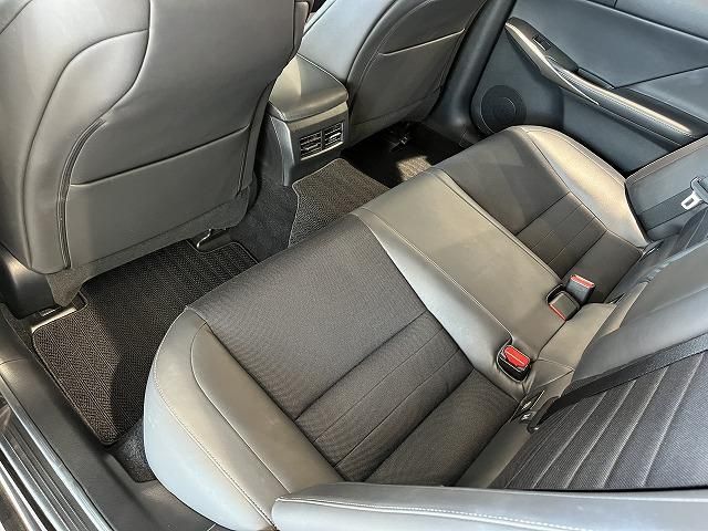 Lexus IS 2013-07 25330-12