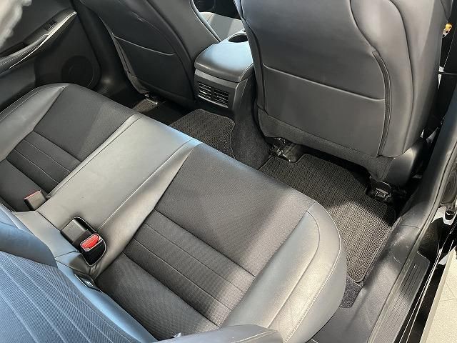 Lexus IS 2013-07 25330-11