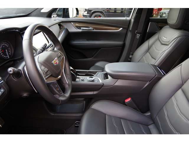 Cadillac XT5 2022-02 15012-3