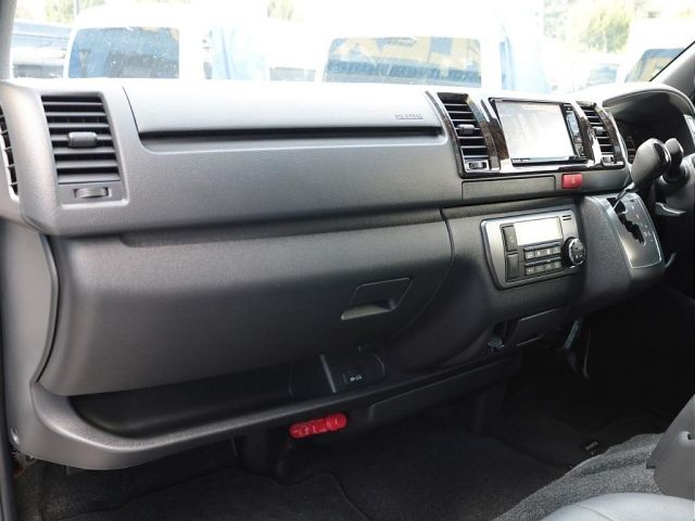 Toyota HIACE VAN 2020-11 183948-4