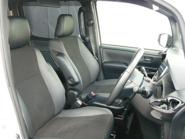 Toyota NOAH 2019-07 24586-8