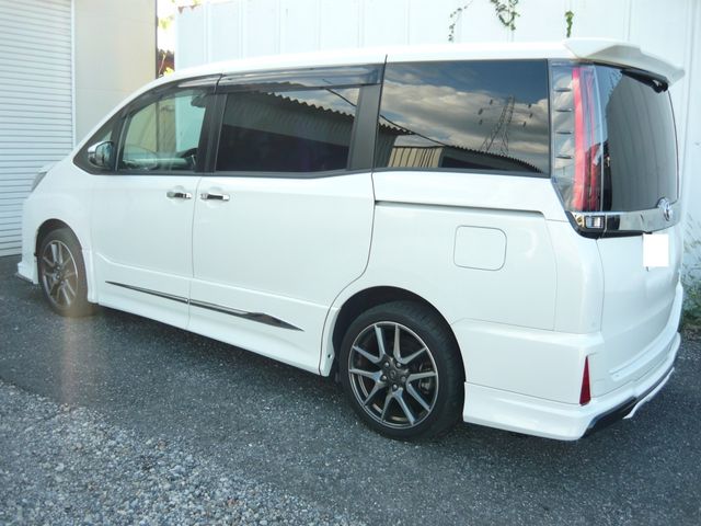 Toyota NOAH 2019-07 24586-1