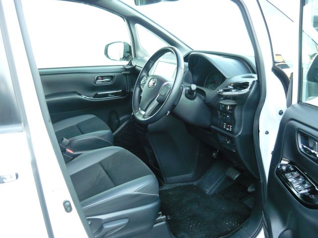 Toyota NOAH 2019-07 24586-9