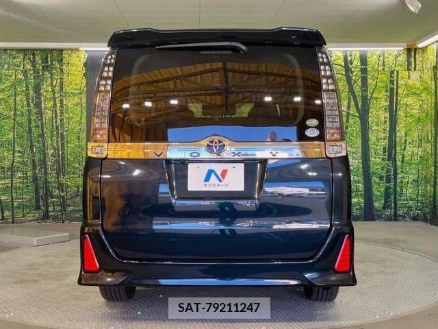 Toyota VOXY 2014-11 370406-16