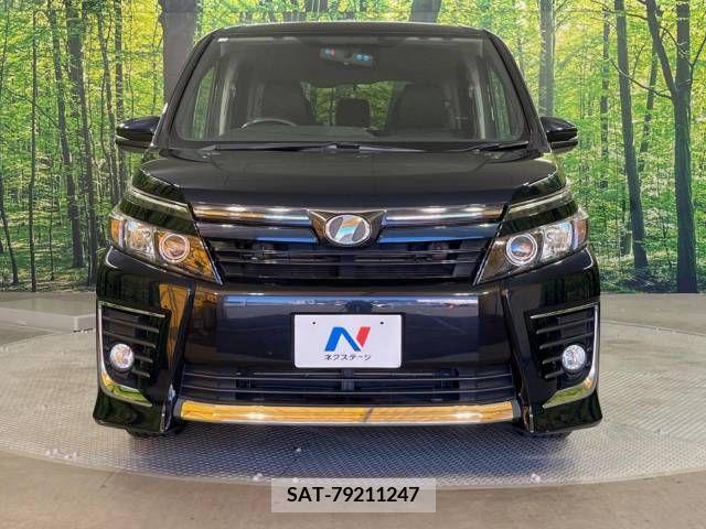 Toyota VOXY 2014-11 370406-15