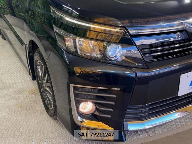 Toyota VOXY 2014-11 370406-13