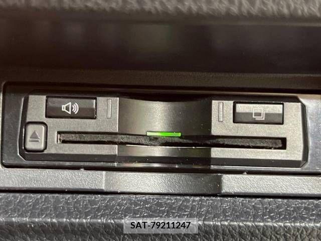 Toyota VOXY 2014-11 370406-4